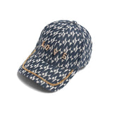 Zlatá Kšiltovka s Vzorovaným Motivem